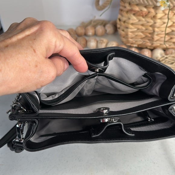 INC-Judith-Convertible-Quilted-Crossbody-Black - Picture 8 of 11